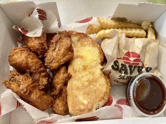 Savvy chicken with sweet red chill sauce and garlic toast.