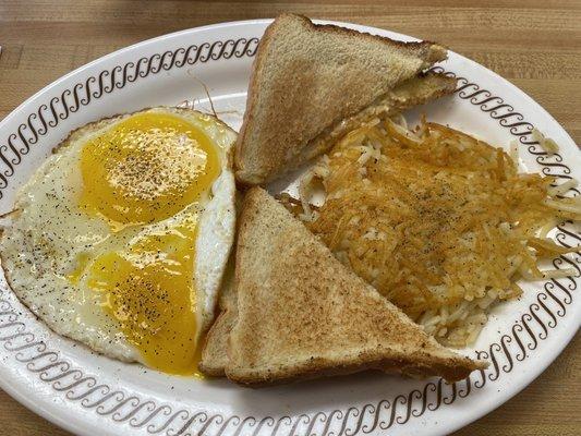 Sunny Side Up Eggs & Hashbrowns w/ Toast