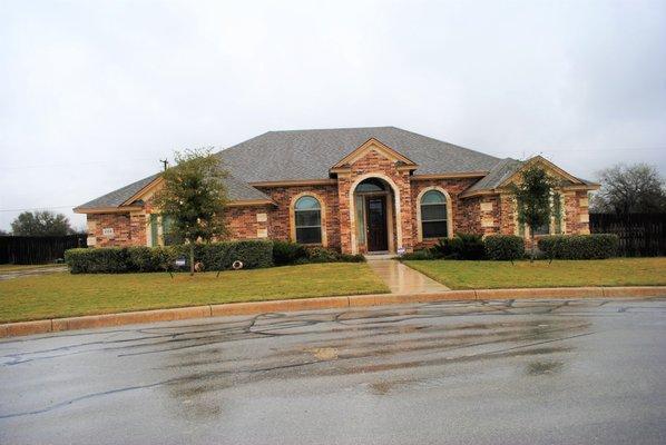 Four bedrooms, 3 baths and a pool. San Antonio, TX