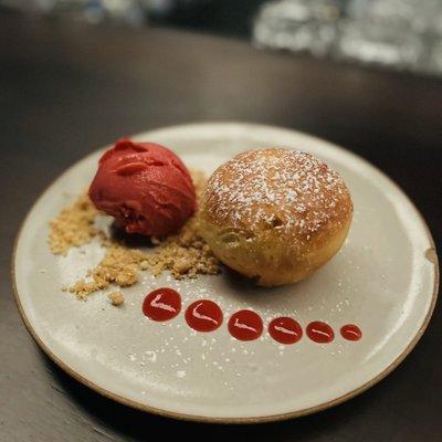 Raspberry Buns w/pastry cream