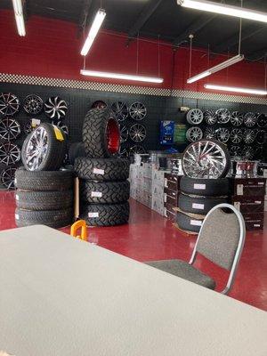 Inside RNR Tire Express