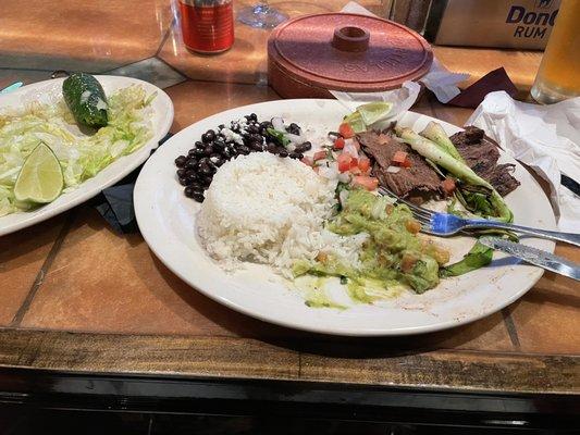 I ordered a carne asada with white rice, it was delicious! Very recommend. Monica is amazing owner! Good food good service! Thank you!