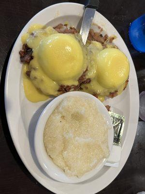 Irish Bennie with corned beef hash