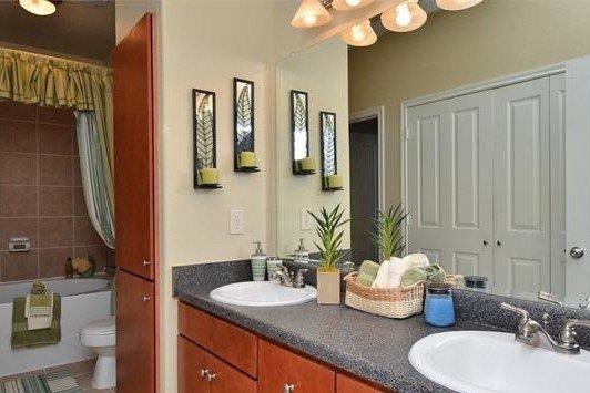 Turnberry 1bd- Bathroom