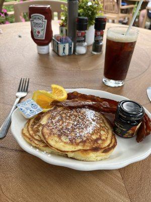 Exceptionally fluffy pancakes, delicious bacon, and nitro cold brew. Excellent!