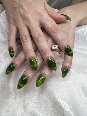 Acrylic nails with gel polish, Cat's Eye Green