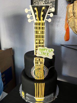 Guitar theme cake