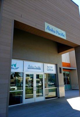 Entrance area of Aloha Pacific Federal Credit Union (Kahului Branch)