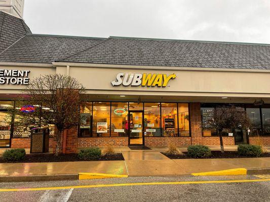 Exterior view of Brentwood, Missouri, Subway.