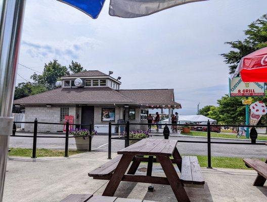 Several nice picnic tables, but way too many bees to stay and sit.