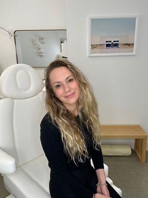 Hi!! I'm Lauren Gannes, a multiple certified permanent makeup artist located in Laguna Beach. If you have any questions, let's connect!