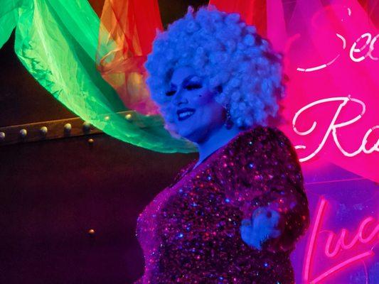 The hilarious emcee drag queen who kept the energy up the whole time