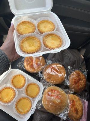 The egg tarts and bolo is sooooo delicious!