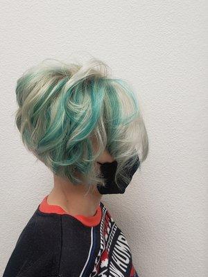 Pearl blonde with Kuene Color Chameleon green accents by Jennifer