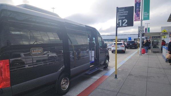 Passenger drop of at SFO international.