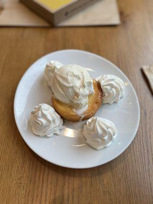 Butter cake with vanilla ice cream