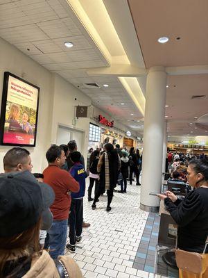 The line to order!!!