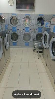 Super clean, full of space and sterilized machines for optimal cleaning and drying services