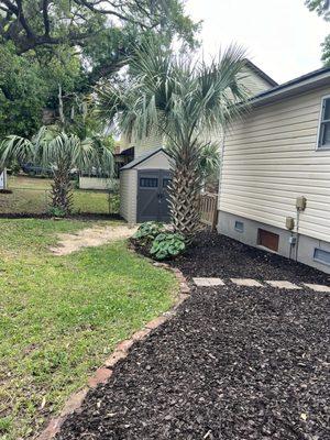 Perfectly cleaned up trimming & leaf blowing