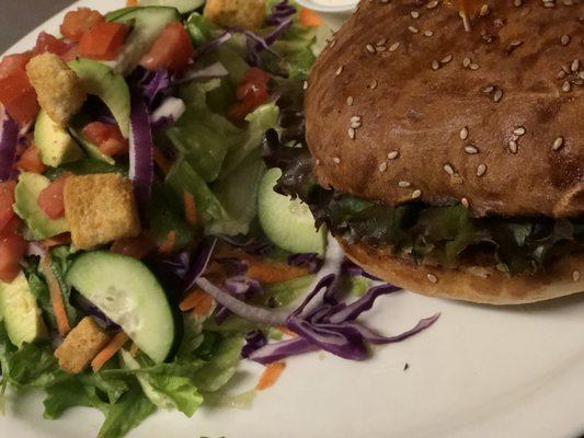 Burger w/ side salad