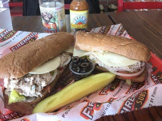 Awesome large tuna Sammy on wheat with the works. Really friendly and kind staff. The bread was so fresh. Sandwich was fantastic!!