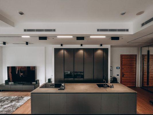 Absolutely beautiful new modern kitchen.