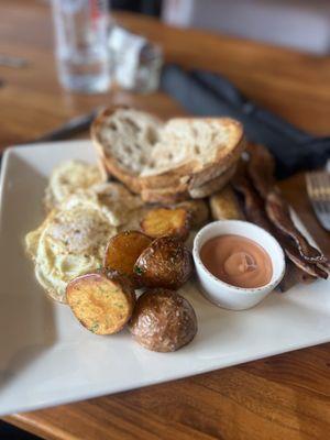 Mixed breakfast plate