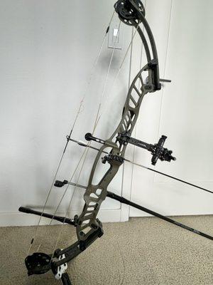 Hoyt Stratos set up by Meghan!