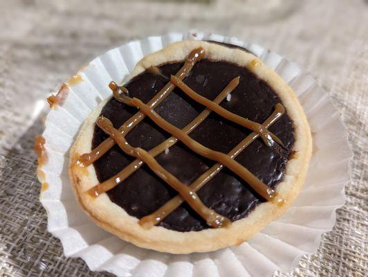 Mini Chocolate Salted Caramel Pie