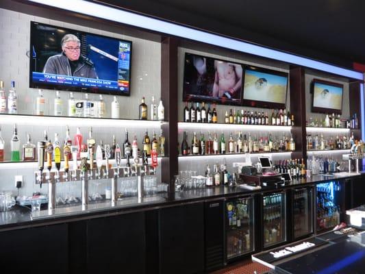 another picture of the tvs over the bar