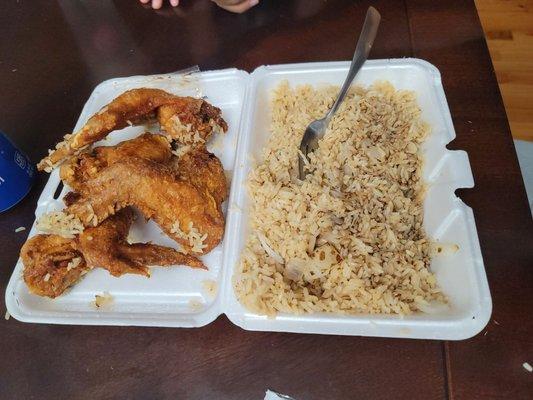 Chicken wings with fake onion fried rice