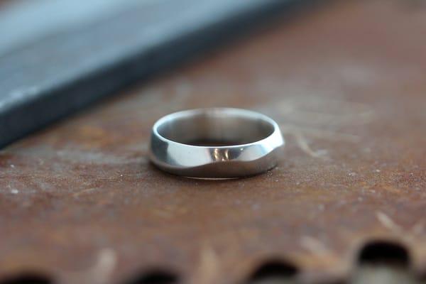 Mens slow wave wedding band in 14k yellow gold