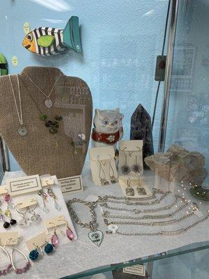 Lots of one of a kind jewelry and that maneki neko cat is adorable!