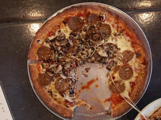 Digging into a GF pizza with Flatbread's house-made nitrate-free pepperoni, and some freshly sliced 'shrooms.