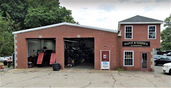 Since 1967, Floyd & Glenn's Automotive has been providing quality automotive repairs from oil changes to tire services.