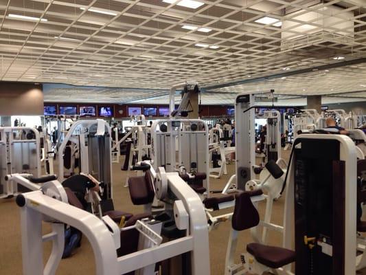 If you can make it to the gym around 10:30 AM, it's nice to avoid the crowd.