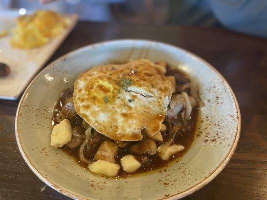 Short rib poutine hash