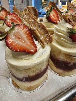 Strawberry Cannoli cake