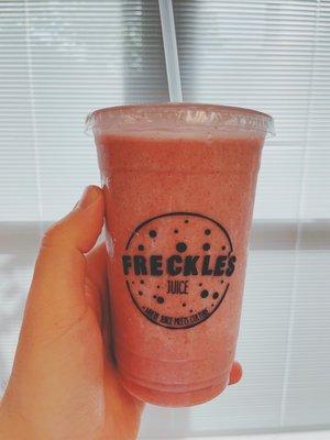 Berry Pink (strawberry, peach, orange, chia seeds, almonds, coconut water)