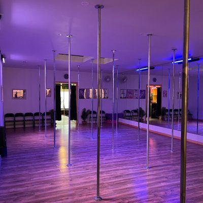 Dallas Pole Dancing Studio located in the Deep Ellum neighborhood of Downtown Dallas Texas. For more info www.poledancepartiesdallas.com