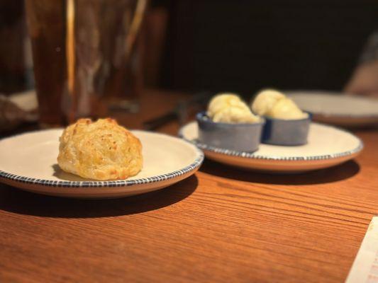 Cheddar Bay Biscuit