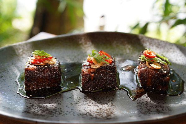 CHINESE BBQ STICKY BEEF SHORT RIBS
honey-soy glaze, crispy shallot