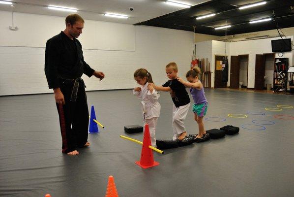 Learning teamwork in the 5-6 yr old class.