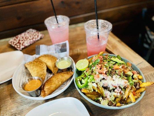 Strawberry lemonade, beef empanadas and carne asad fries