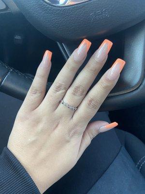 Just how I like my nails straight and thin not bulky at all. Go to Linda for your nails she's the best and my nail girl from now on.