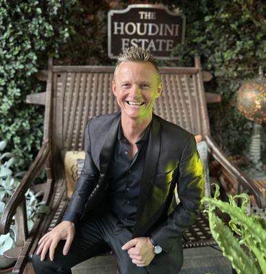 Strolling magic for an event at The Houdini Estate in the Hollywood Hills