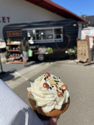 Free cupcakes on opening day