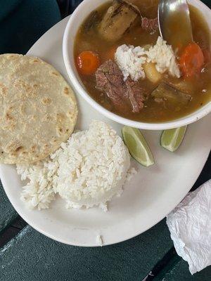 Sopa de res