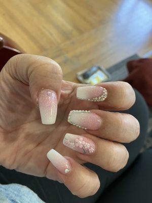 Ombré pink and white with nail art for vacation