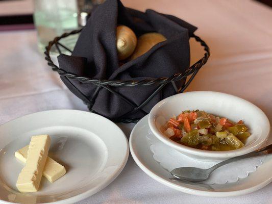 Hot bread & accompaniments.